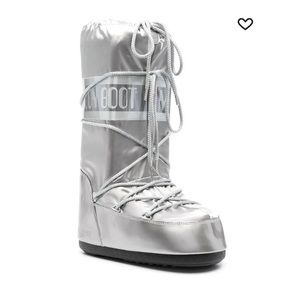 Silver moon boots!! Absolutely beautiful 😍 NEVER WORN!